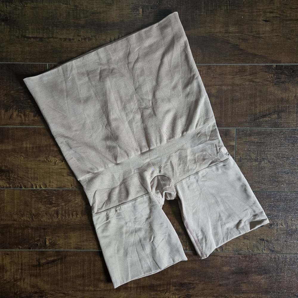 Red Hot by Spanx Flat Out Flawless High Waist Thigh Body Shaper Nude NWOT XL